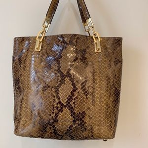 Micheal Kors in style bag